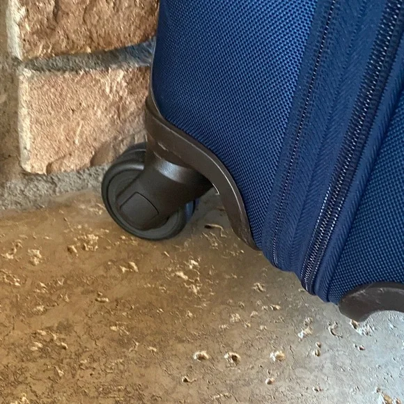 TUMI Carry On Navy Travel Luggage telescopic handle - Picture 6 of 16